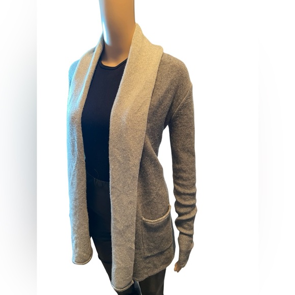 Beautiful and cozy Aritzia cardigan - Picture 7 of 10